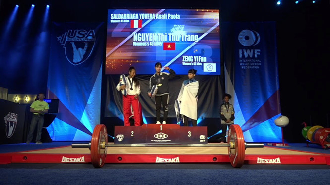 Lực sĩ Thu Trang lập 'hat-trick' HCV tại giải cử tạ trẻ thế giới