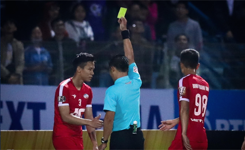 Quế Ngọc Hải bị treo giò 4 trận, nộp phạt 20 triệu đồng