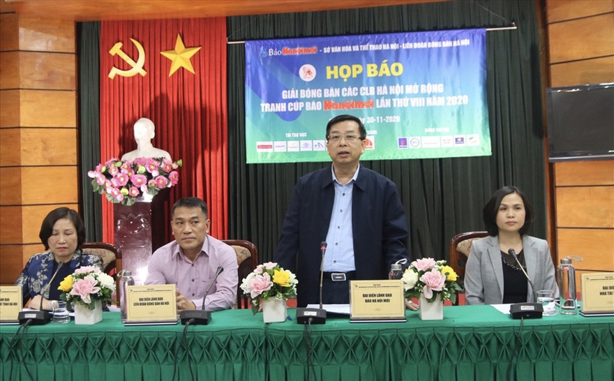 Ban tổ chức họp báo công bố giải đấu.