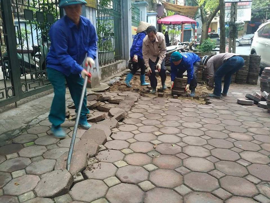 Vỉa hè Hà Nội tiếp tục bị xới tung