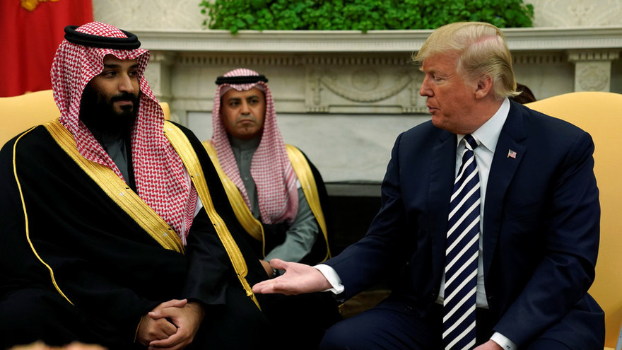 Tổng thống Mỹ Donald Trump và Thái tử Ả Rập Saudi Mohammed bin Salman trong một cuộc gặp tại Washington. Ảnh: Reuters