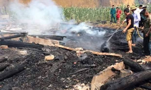 Bốn ngôi nhà của người dân bị cháy rụi. Ảnh TB24H