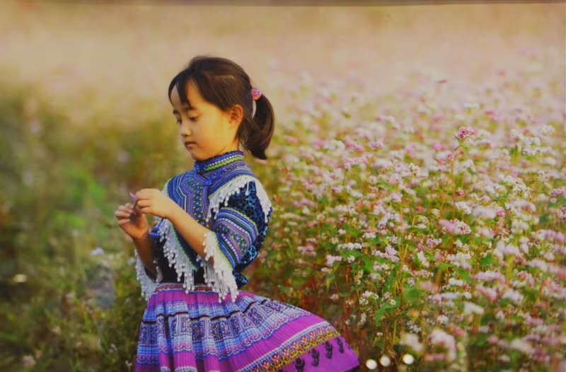 Bức ảnh "Không đề" của nhiếp ảnh gia Thọ Lê được trừng bày tại hội chợ.