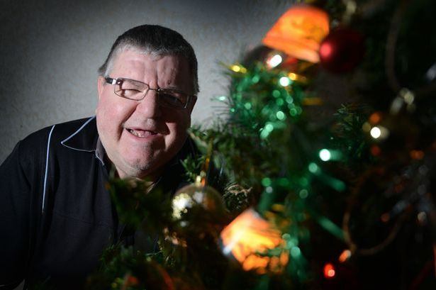 Ông Graham và dàn đèn Giáng sinh đặc biệt của mình.