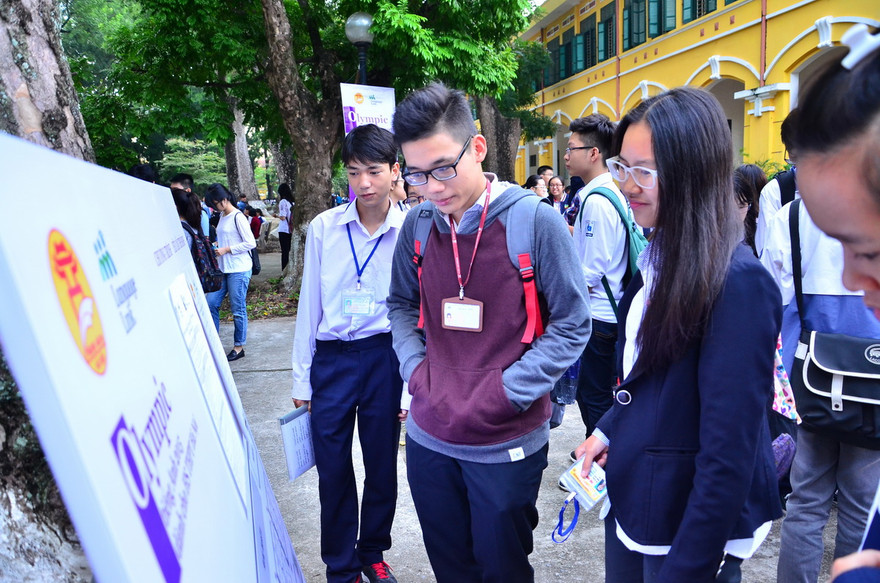 Các thí sinh tham dự kỳ thi Olympic tiếng Anh THPT TP.Hà Nội.