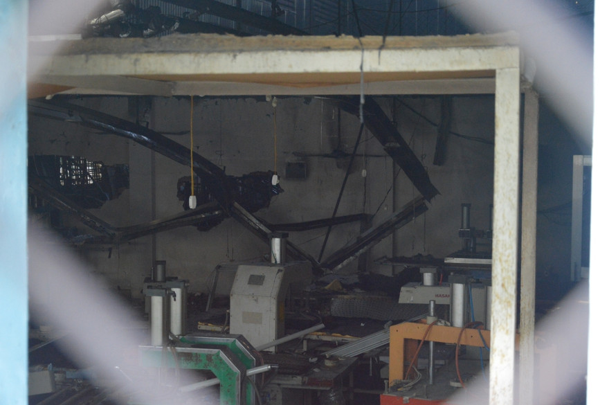 Nhiều tài sản bên trong bị thiêu rụi.