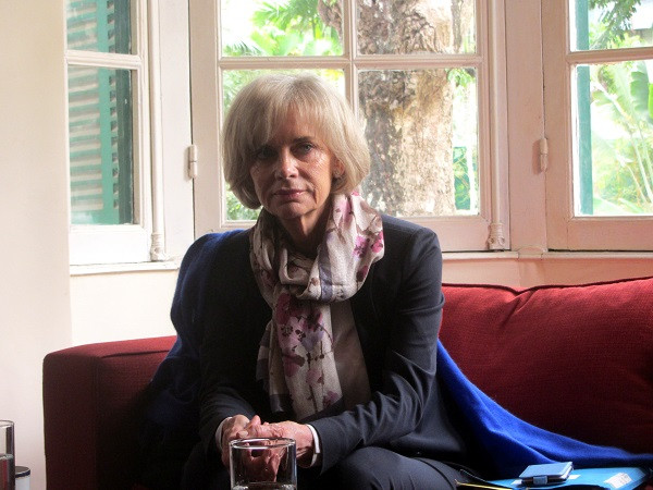 Chủ nhiệm Ủy ban Đối ngoại Quốc hội Pháp, bà Elisabeth Guigou, trong cuộc gặp báo chí sáng 17/12. Ảnh: Trúc Quỳnh