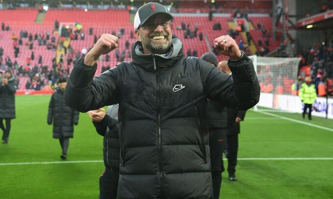 HLV Klopp ăn mừng sau trận thắng Crystal Palace