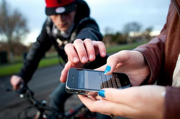 Nhận diện kẻ cướp qua lời khuyên của hiệp sĩ Sài Gòn