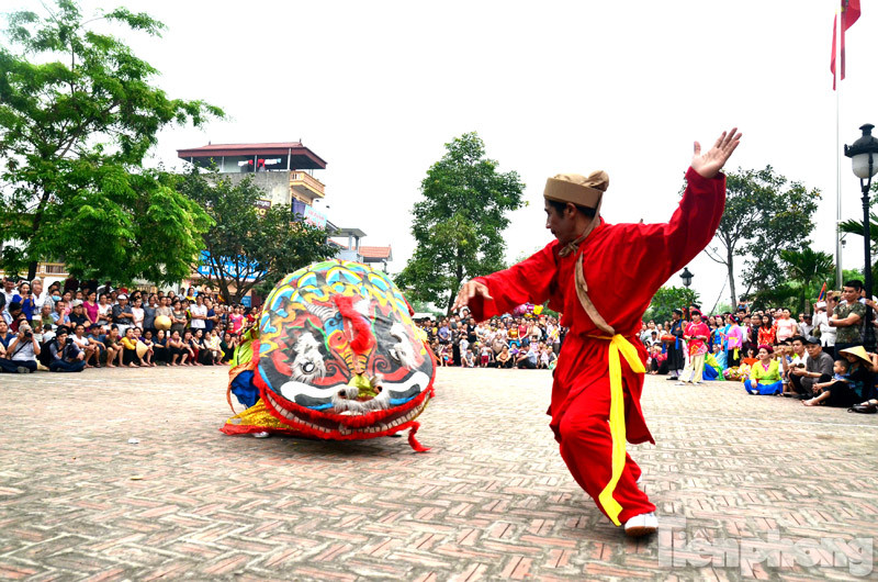 Kịch tính màn múa 'Chém đầu Giảo long' ở Lệ Mật