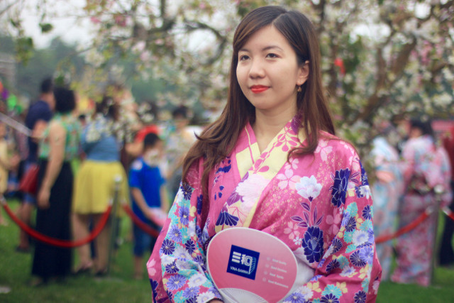 Thiếu nữ Hà thành diện Yukata khoe sắc bên hoa anh đào