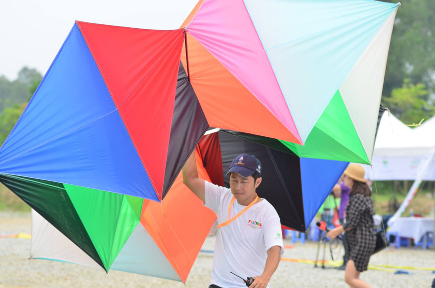 Dàn diều ‘độc, lạ’ bay rợp trời thủ đô