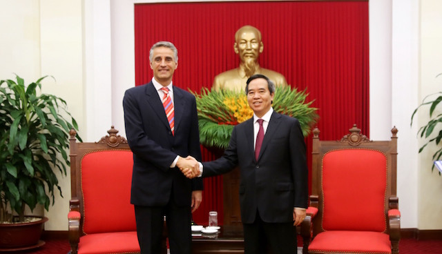 Trưởng Ban Kinh tế Trung ương làm việc với đại diện IMF