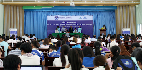 Lễ ký kết giữa Đại học Văn Hiến với 24 doanh nghiệp nhằm tạo việc làm cho sinh viên