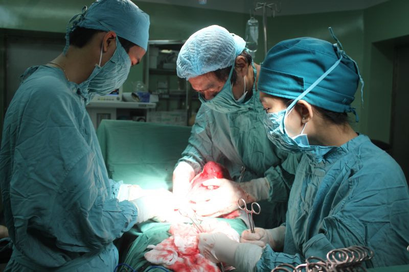 Ê kíp phẫu thuật