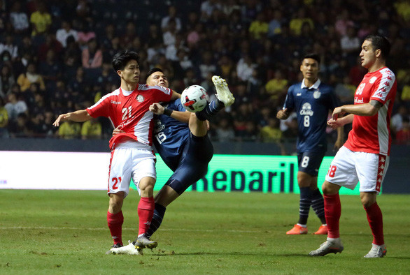 Công Phượng tịt ngòi, TP.HCM thua sít sao Buriram United