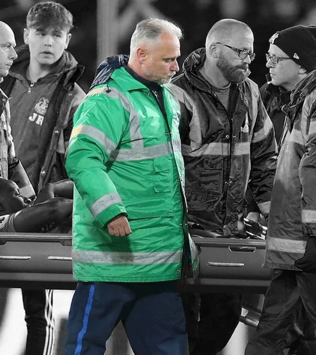 Ngoại hạng Anh có trường hợp tử vong đầu tiên do COVID-19