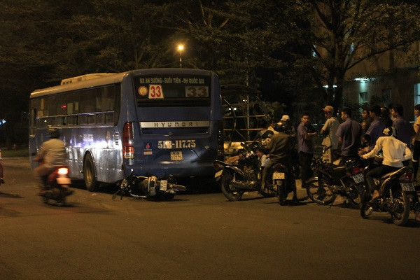 Vụ tai nạn thứ nhất trước nhà khách Đại học quốc gia