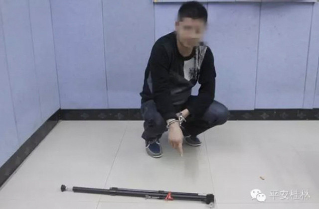 Anh Mo và hung khí của mình.