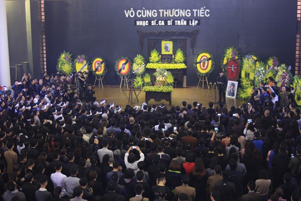 Đông đảo bạn bè, người hâm mộ tiễn đưa Trần Lập.