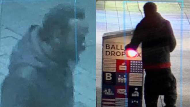 Cảnh nghi phạm phóng hỏa hòm phiếu qua camera an ninh. Ảnh: WCVB-TV