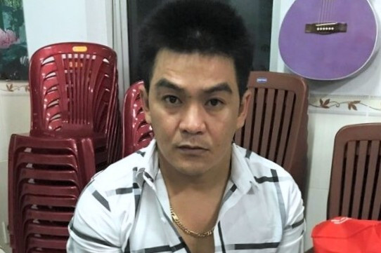 Hồ Tấn Ý khi bị bắt giữ, rạng sáng 16/10. Ảnh: Đức Huynh.