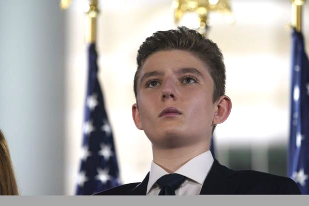Con trai út Barron của ông Trump. Ảnh: Press Pool
