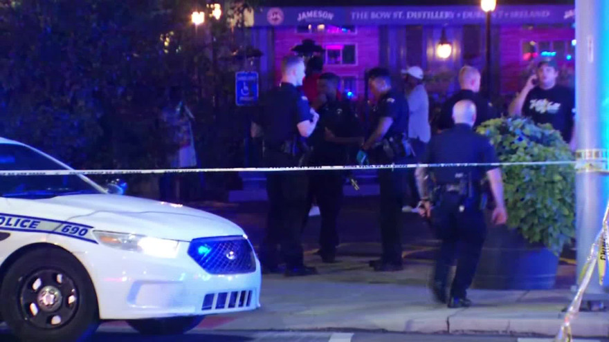 Cảnh sát phong tỏa hiện trường vụ xả súng. Ảnh: WKEF