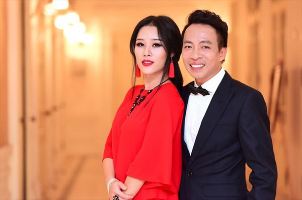 Việt Hoàn và Hoa Trần bên nhau 12 qua hạnh phúc và ấm êm.