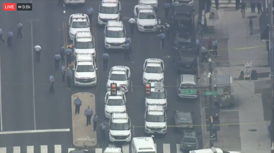 Cảnh sát phong tỏa hiện trường. Ảnh: Twitter