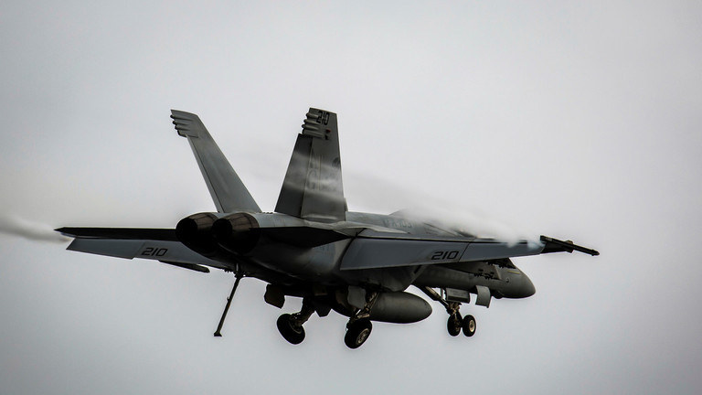 Tiêm kích Super Hornet. Ảnh: Reuters