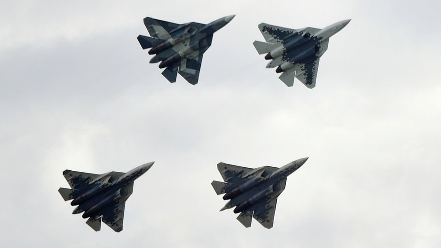 Dàn Su-57 trình diễn ngày 27/8. Ảnh: Sputnik
