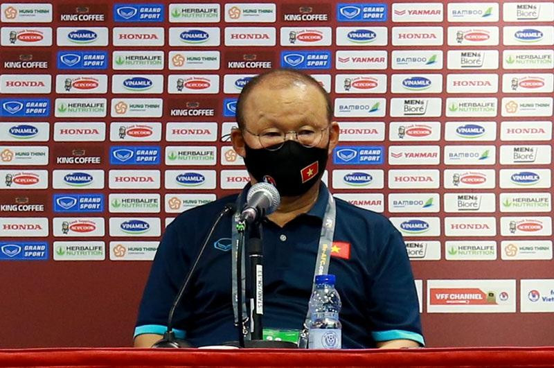 HLV Park Hang-seo trả lời họp báo ảnh Hữu Phạm (từ UAE)