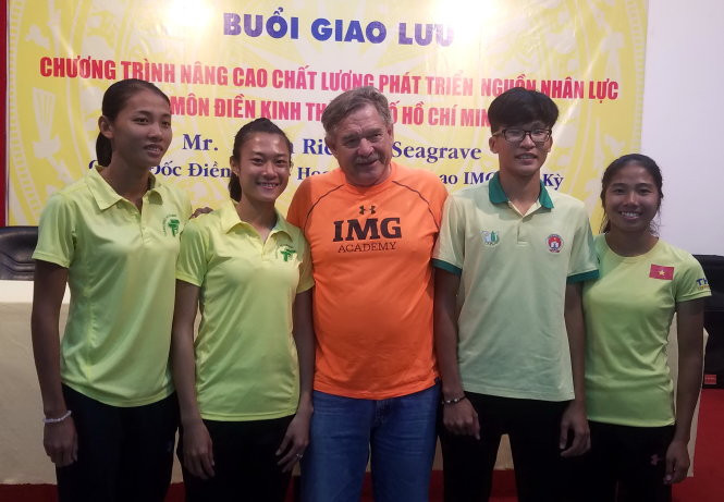 Ông Loren cùng 4 VĐV Việt Nam sẽ tập huấn tại Mỹ