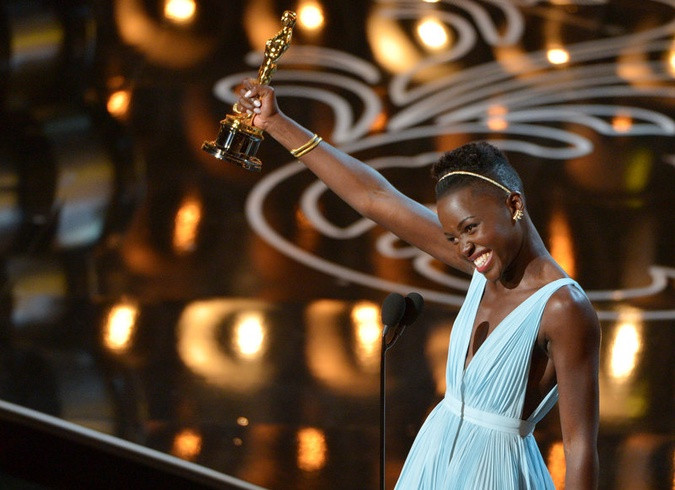 Lupita Nyong'o là nữ diễn viên người Mexico - Kenya và đầu tiên giành được giải Oscar cho vai diễn của mình trong “12 Years a Slave” (“12 năm nô lệ”).