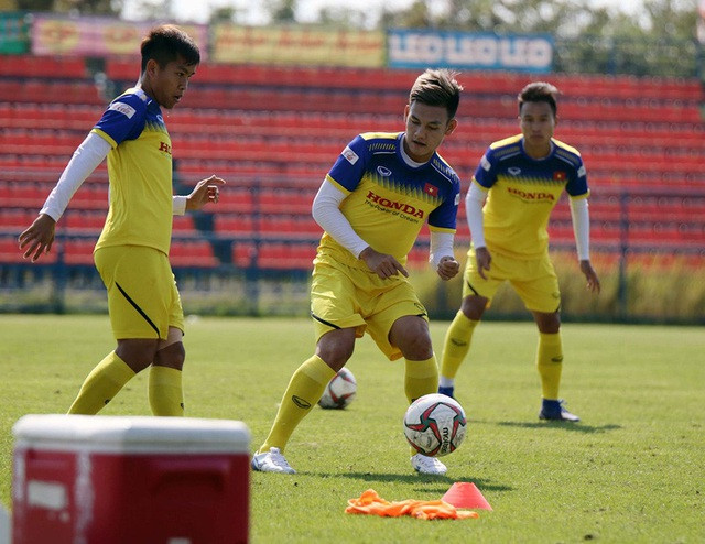 Hồ Tấn Tài nói gì khi lỡ trận ra quân gặp U23 UAE?