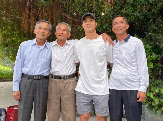 Công Phượng về nước trong ngày đầu năm mới