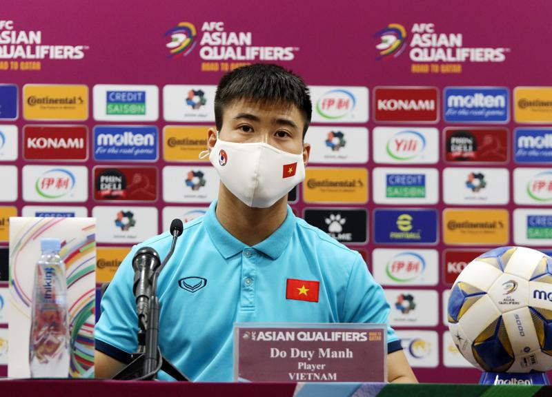 Duy Mạnh tham dự họp báo trước trận đấu với Trung Quốc