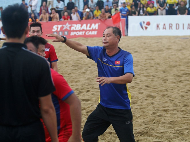 HLV Lê Văn Tú bị cấm chỉ đạo 2 năm 