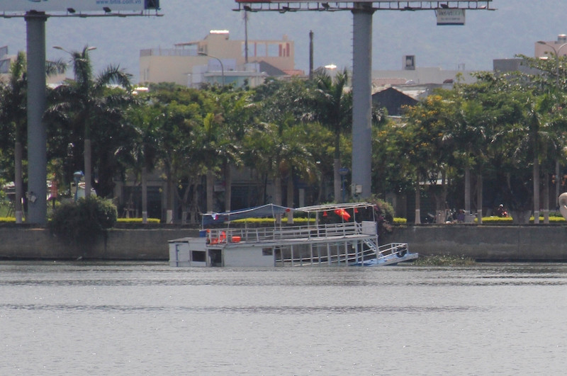 Vụ chìm tàu du lịch Thảo Vân 2 trên sông Hàn khiến ba người tử nạn. Ảnh: Thanh Trần.