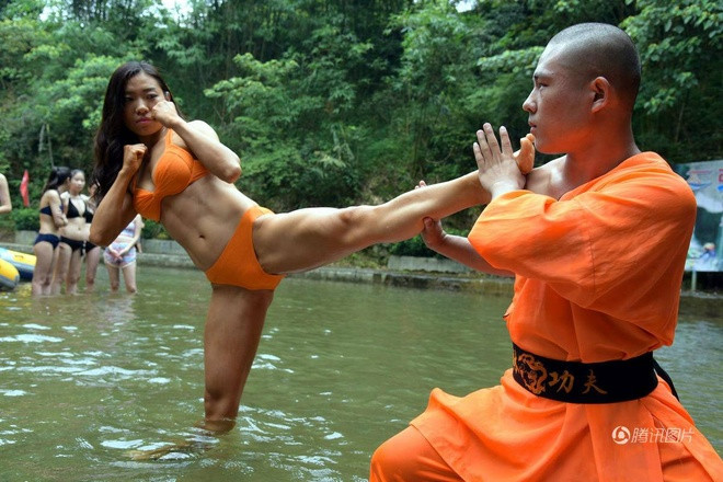 Nhiều nữ học viên tham gia khóa đào tạo là sinh viên các học viện thể dục thể thao nên có cơ thể tương đối săn chắc.