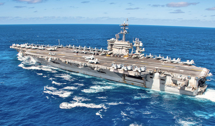 Tàu sân bay Mỹ USS Theodore Roosevelt đi qua Thái Bình Dương hồi tháng 1. Ảnh: US Navy.