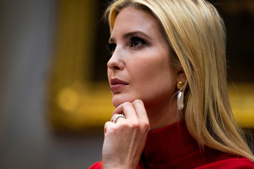Ivanka Trump là cố vấn cấp cao của Tổng thống Mỹ Donald Trump. Trong ảnh, cô tham gia hội nghị online trong phòng Roosevelt Room tại Nhà Trắng hôm 7/4. Ảnh: Getty.