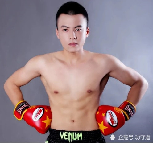 Võ sĩ Muay Thái thách đấu cả môn phái Vịnh Xuân 