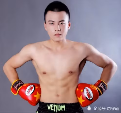 Võ sĩ Muay Thái thách đấu cả môn phái Vịnh Xuân 
