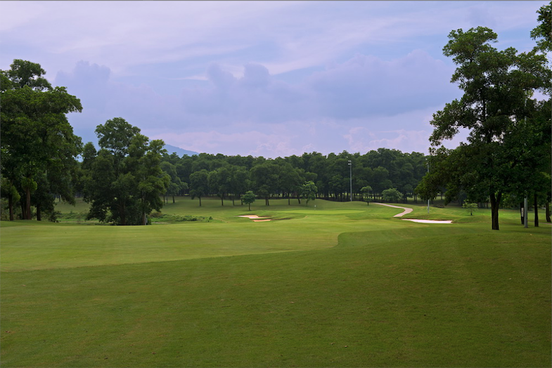 Sân Mountainview có khung cảnh rừng tự nhiên trên đảo tuyệt đẹp