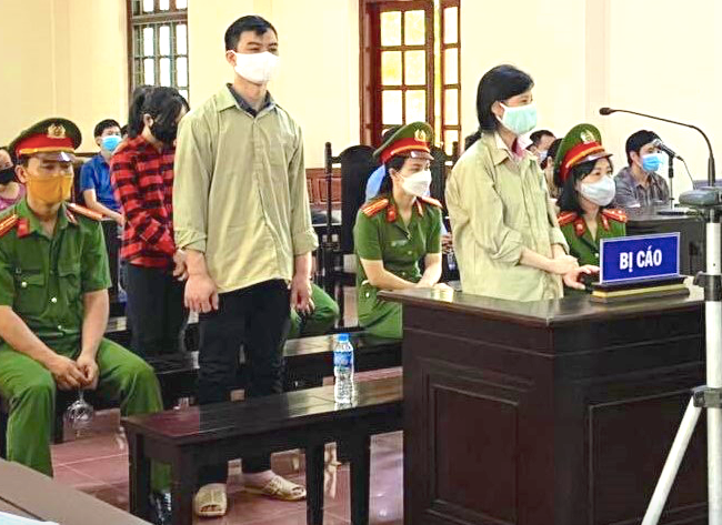 Các bị cáo tại toà.