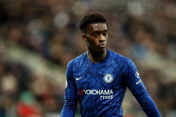 Dẫn gái trẻ về nhà, cầu thủ mắc COVID-19 bị cảnh sát 'sờ gáy'