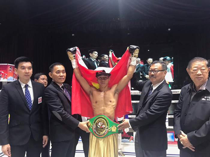Trần Văn Thảo hạ võ sĩ Indonesia, đoạt đai vô địch WBC lịch sử