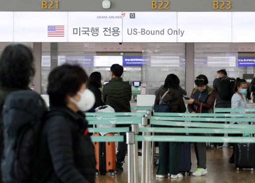 Nhiều nước đang cấm hoặc hạn chế khách Hàn Quốc nhập cảnh. Ảnh: Yonhap.